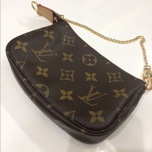 Louis Vuitton mini pochette